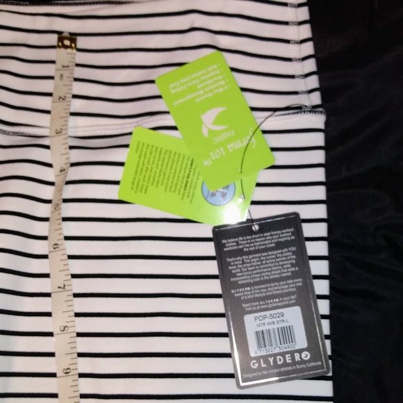 Glyder Mantra Crop White & Black Stripe (Lululemon Quiet Stripe dupe) - Picture 7 of 13